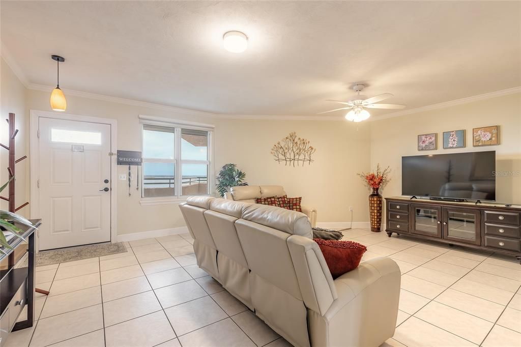 En Venta: $699,999 (3 camas, 3 baños, 2233 Pies cuadrados)