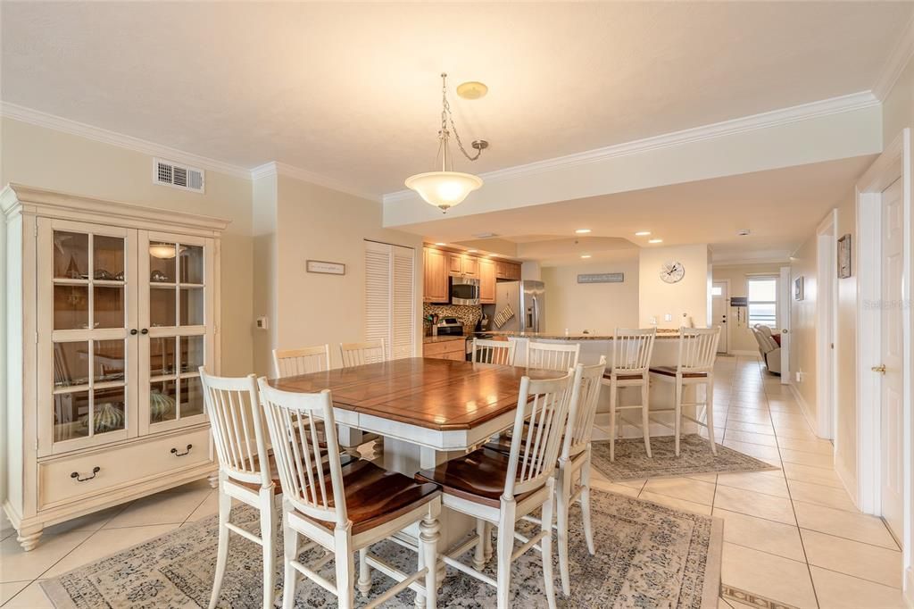 En Venta: $699,999 (3 camas, 3 baños, 2233 Pies cuadrados)