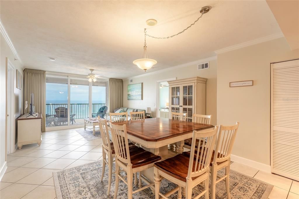 En Venta: $699,999 (3 camas, 3 baños, 2233 Pies cuadrados)