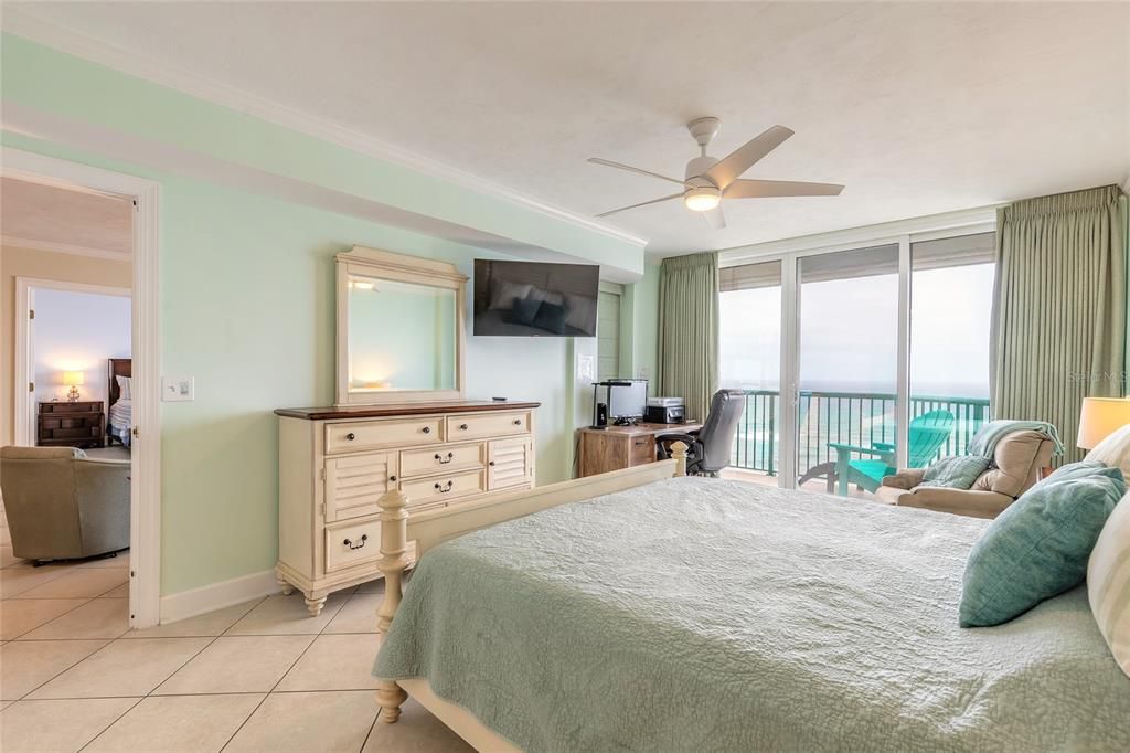 En Venta: $699,999 (3 camas, 3 baños, 2233 Pies cuadrados)