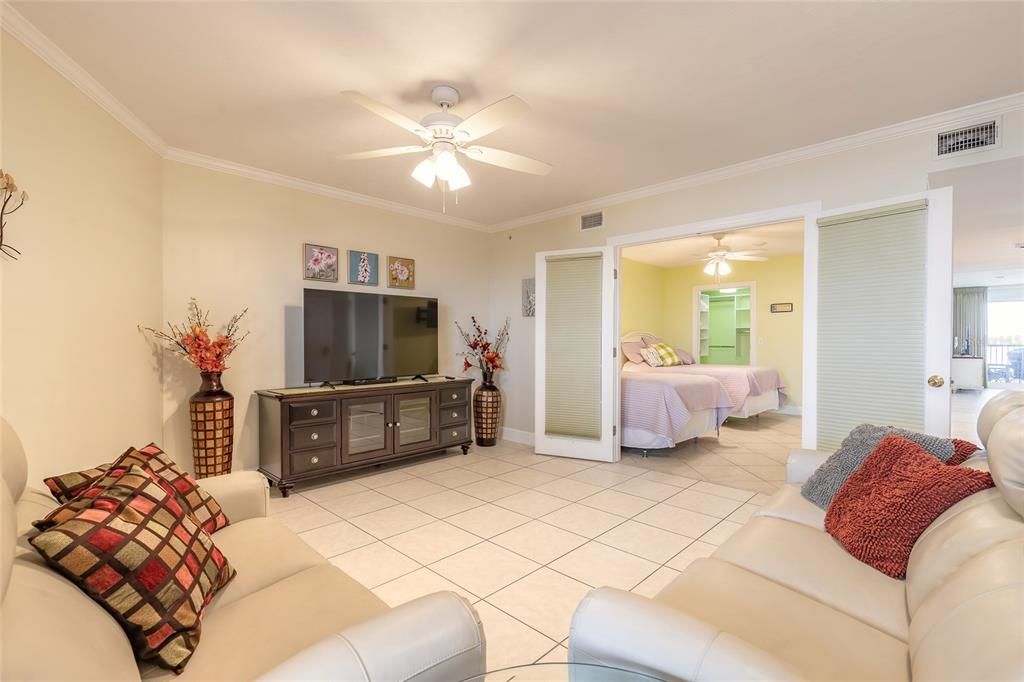 En Venta: $699,999 (3 camas, 3 baños, 2233 Pies cuadrados)