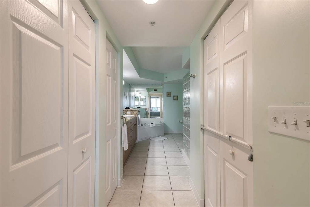 En Venta: $699,999 (3 camas, 3 baños, 2233 Pies cuadrados)