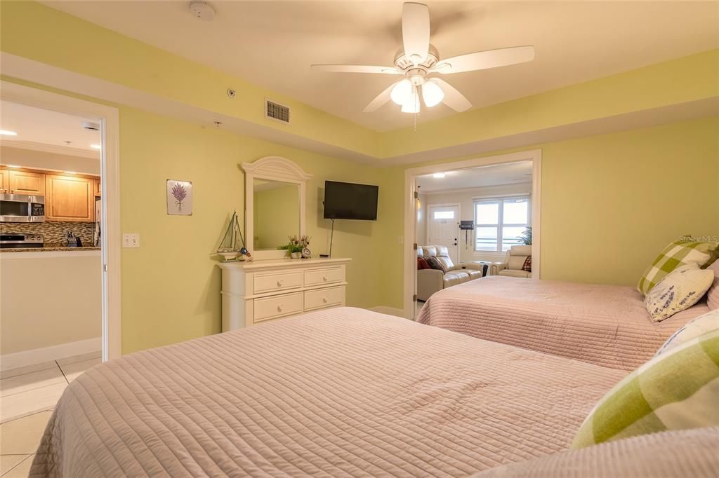 En Venta: $699,999 (3 camas, 3 baños, 2233 Pies cuadrados)