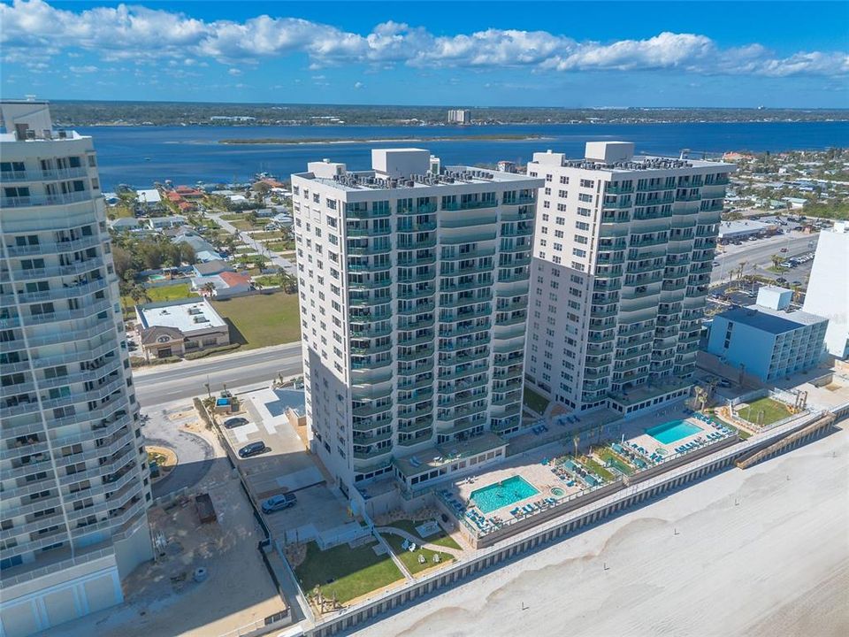 En Venta: $699,999 (3 camas, 3 baños, 2233 Pies cuadrados)