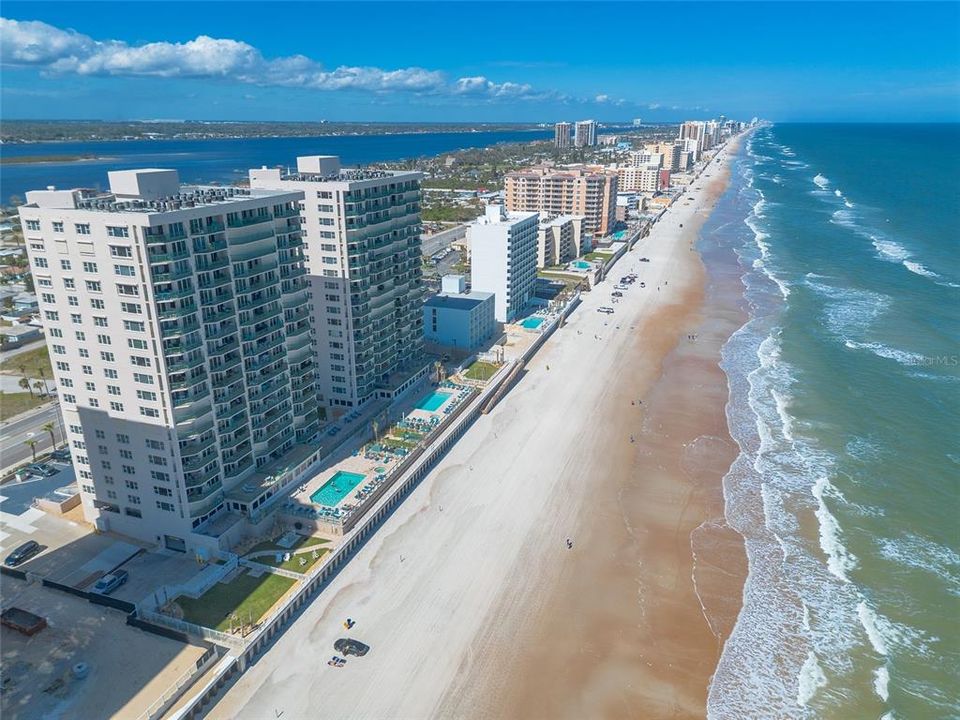 En Venta: $699,999 (3 camas, 3 baños, 2233 Pies cuadrados)