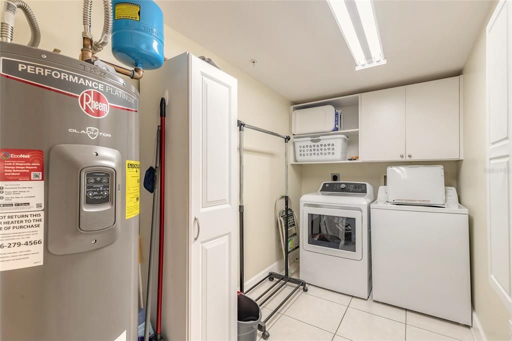 En Venta: $699,999 (3 camas, 3 baños, 2233 Pies cuadrados)