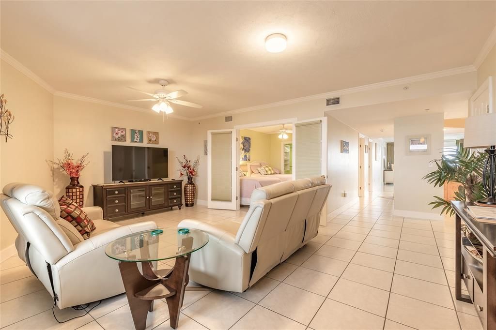 En Venta: $699,999 (3 camas, 3 baños, 2233 Pies cuadrados)