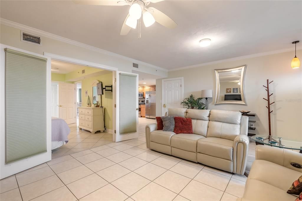 En Venta: $699,999 (3 camas, 3 baños, 2233 Pies cuadrados)