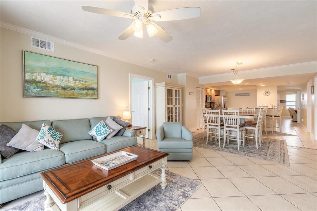 En Venta: $699,999 (3 camas, 3 baños, 2233 Pies cuadrados)