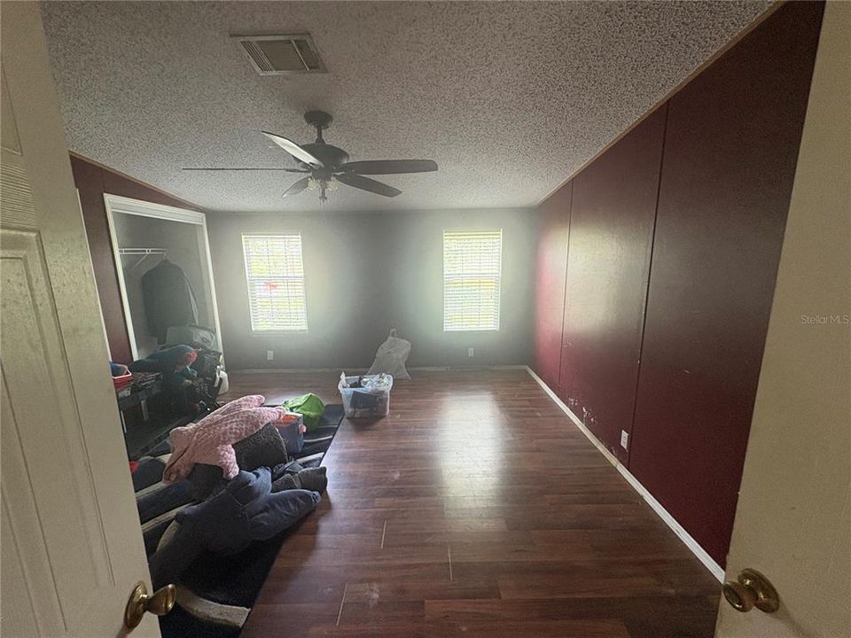 待售: $379,000 (4 贝兹, 2 浴室, 2280 平方英尺)