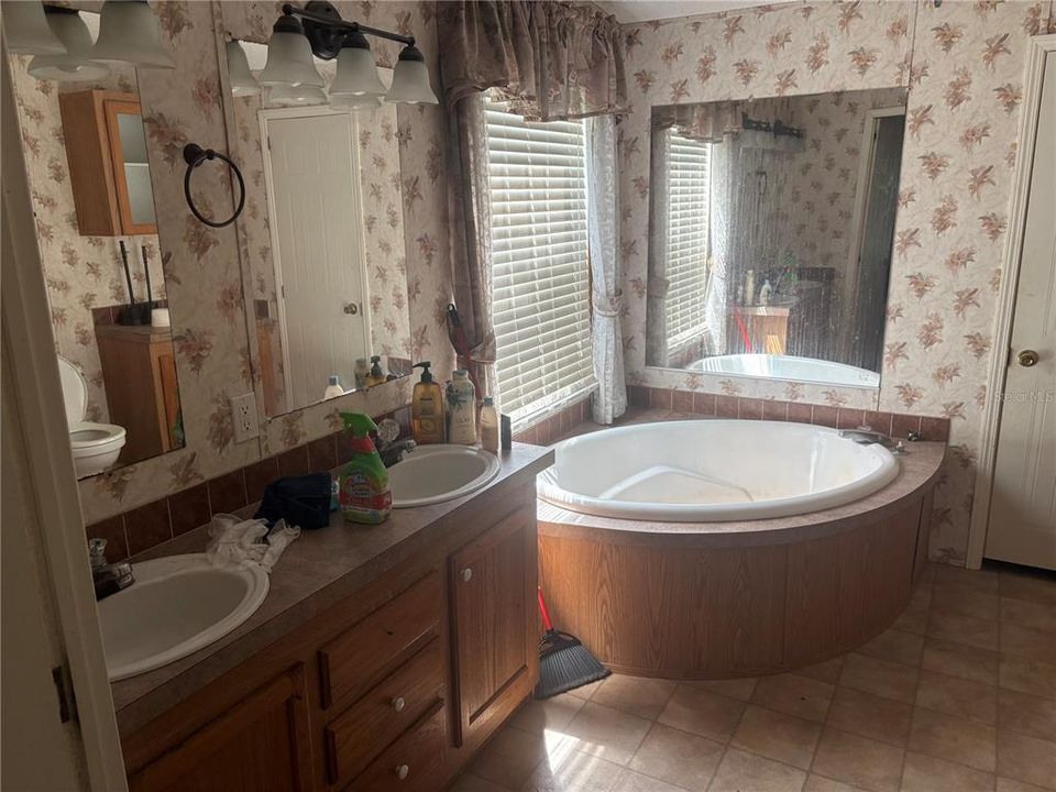 待售: $379,000 (4 贝兹, 2 浴室, 2280 平方英尺)