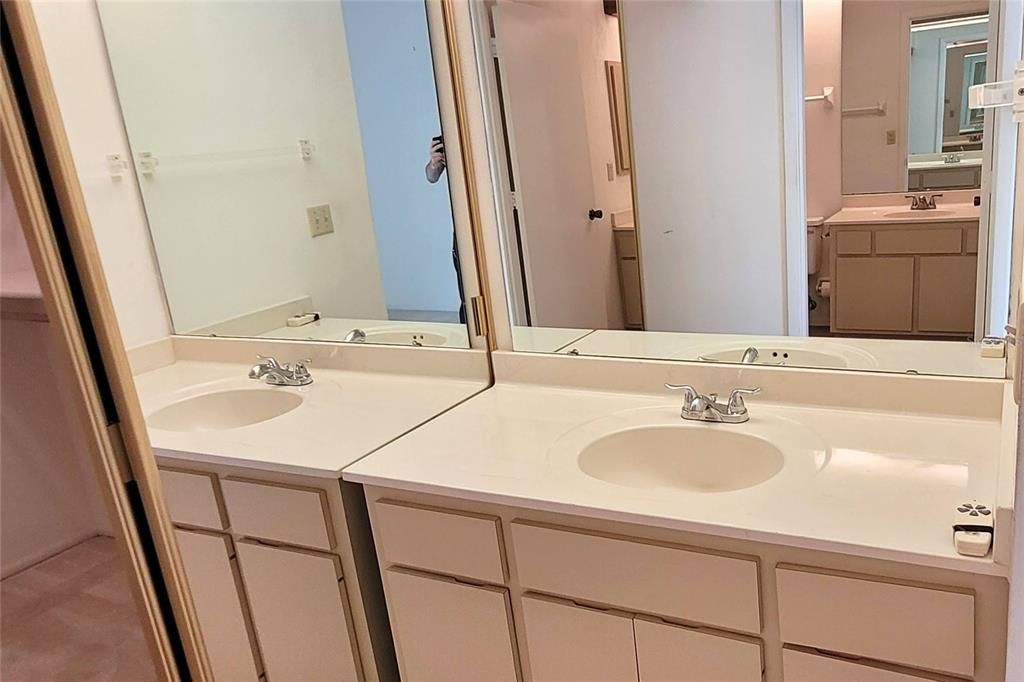 Active With Contract: $184,900 (2 beds, 2 baths, 1382 Square Feet)