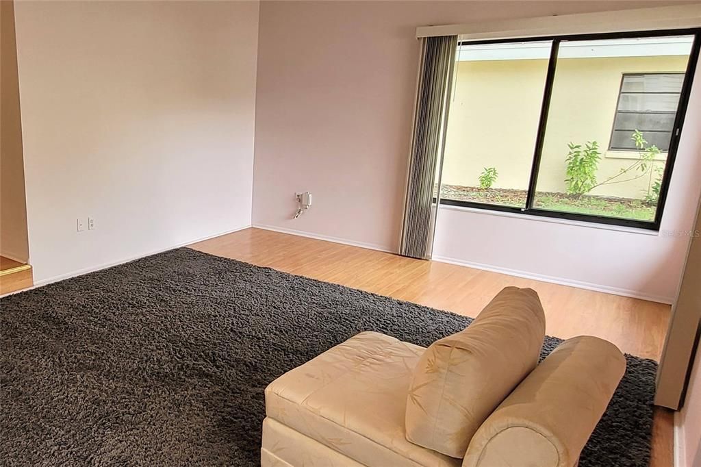 Active With Contract: $184,900 (2 beds, 2 baths, 1382 Square Feet)