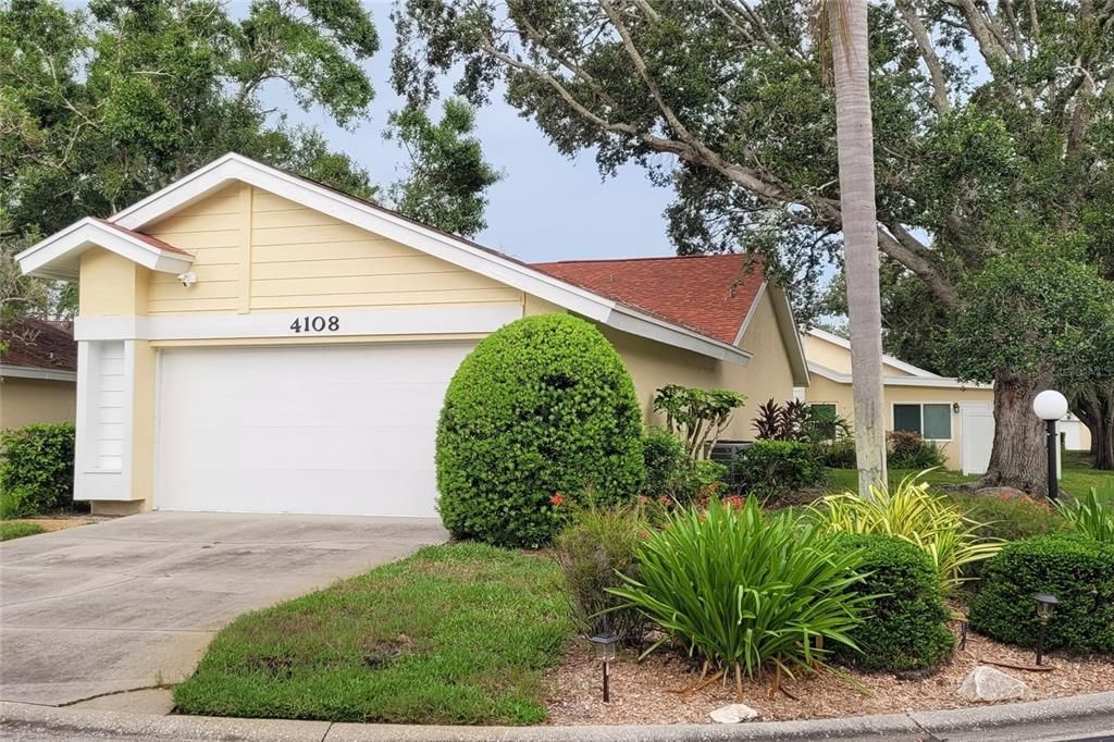 Active With Contract: $184,900 (2 beds, 2 baths, 1382 Square Feet)