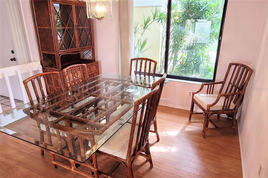 Active With Contract: $184,900 (2 beds, 2 baths, 1382 Square Feet)