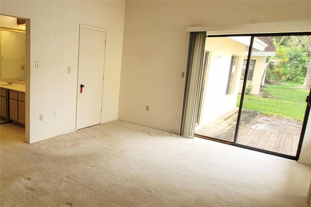 Active With Contract: $184,900 (2 beds, 2 baths, 1382 Square Feet)