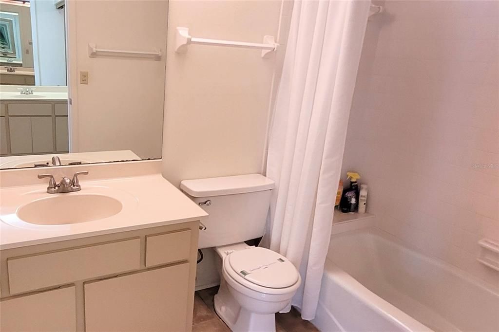 Active With Contract: $184,900 (2 beds, 2 baths, 1382 Square Feet)