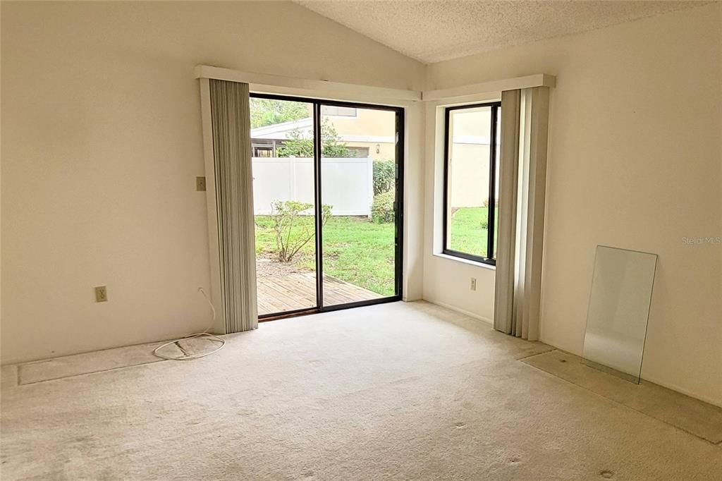 Active With Contract: $184,900 (2 beds, 2 baths, 1382 Square Feet)