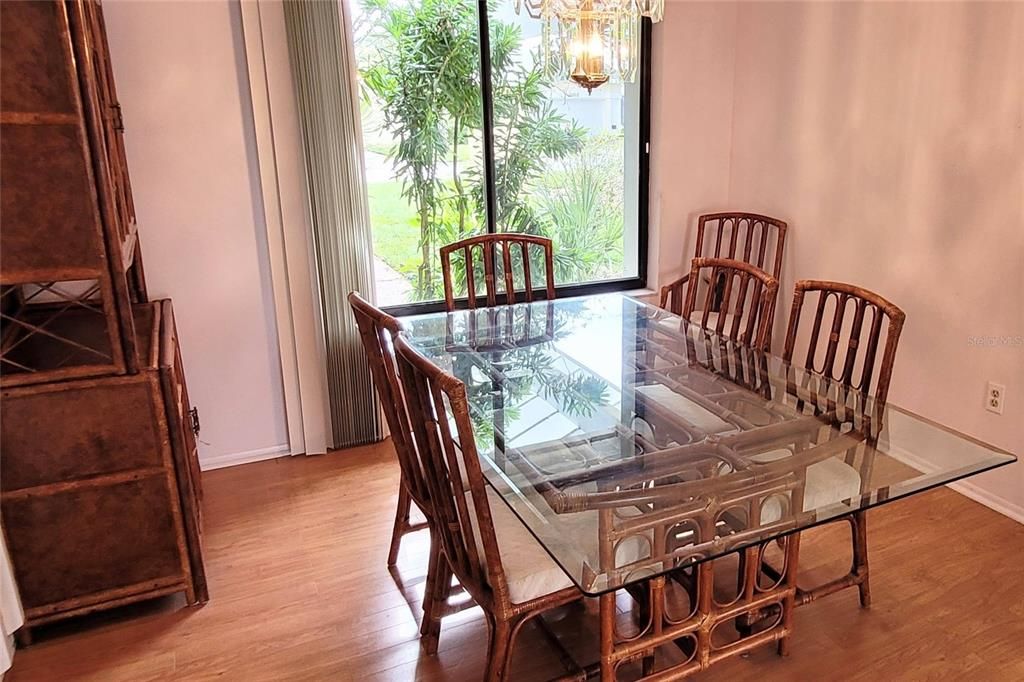 Active With Contract: $184,900 (2 beds, 2 baths, 1382 Square Feet)