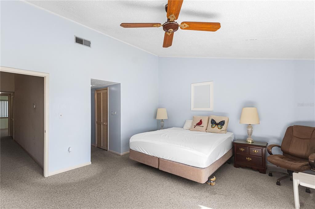 На продажу: $399,000 (2 спален, 2 ванн, 1750 Квадратных фут)