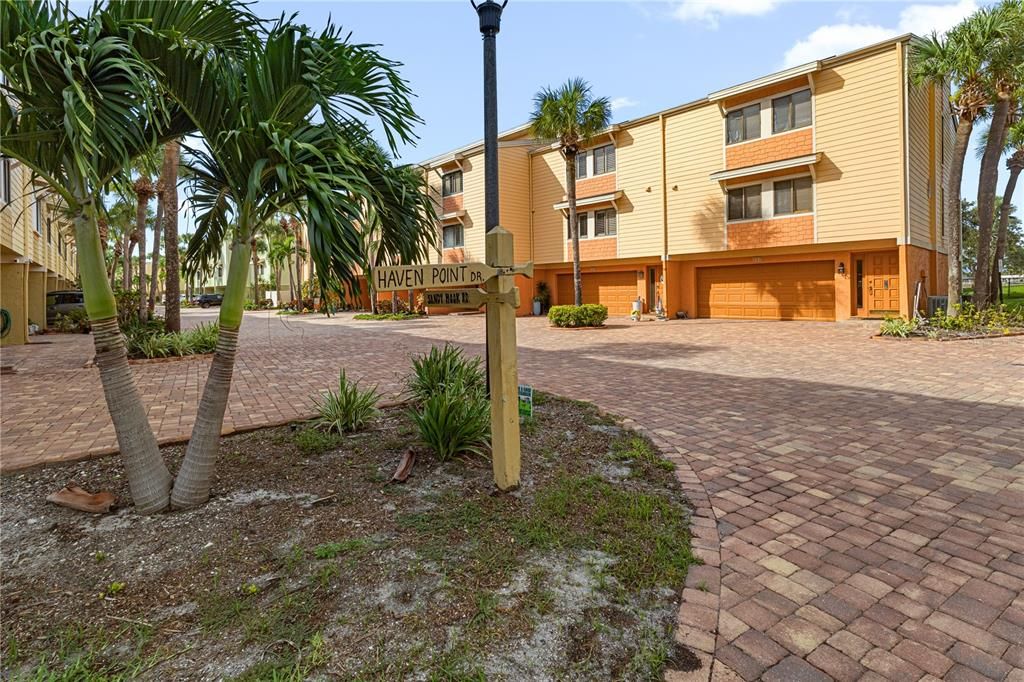 На продажу: $399,000 (2 спален, 2 ванн, 1750 Квадратных фут)