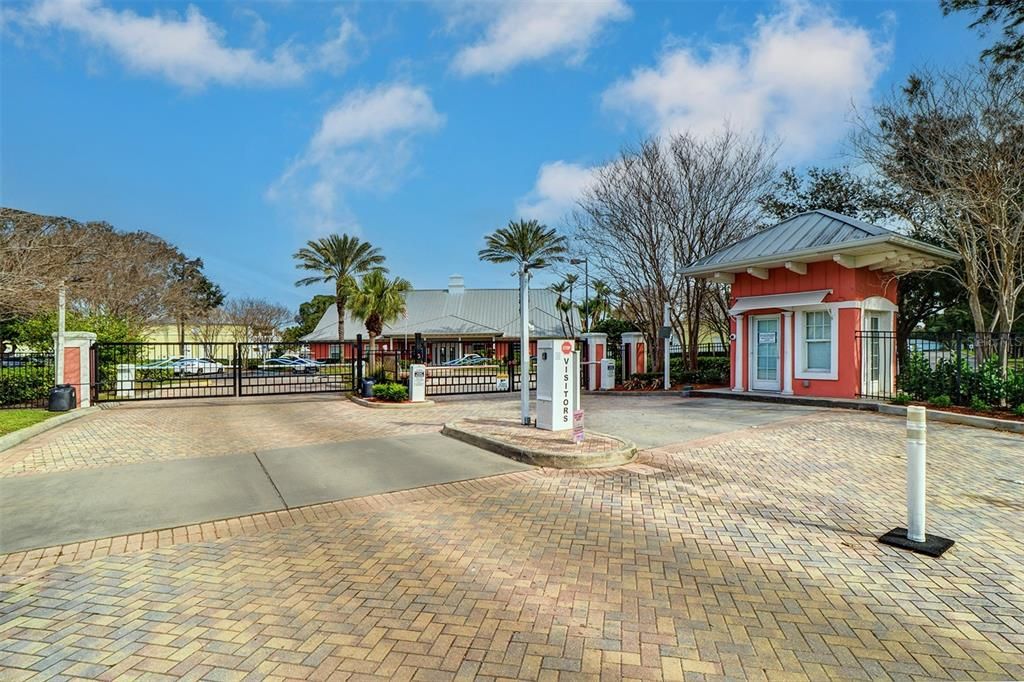 For Sale: $295,000 (1 beds, 1 baths, 858 Square Feet)