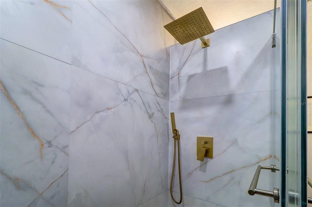 For Sale: $295,000 (1 beds, 1 baths, 858 Square Feet)