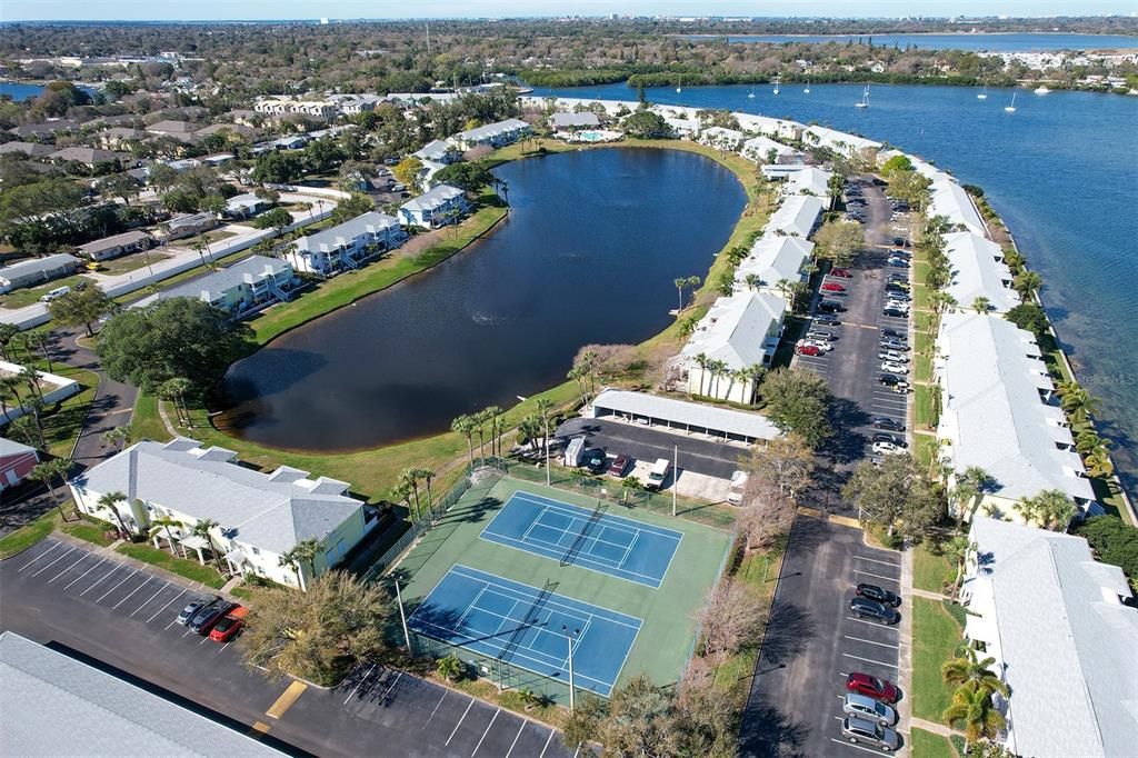 For Sale: $295,000 (1 beds, 1 baths, 858 Square Feet)