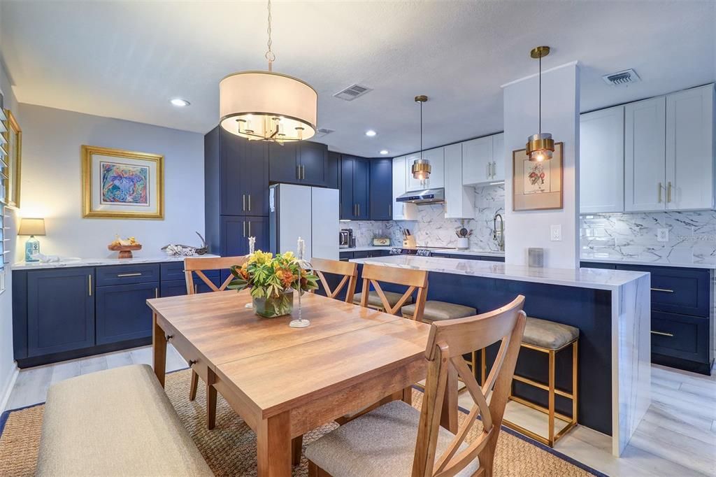 For Sale: $295,000 (1 beds, 1 baths, 858 Square Feet)