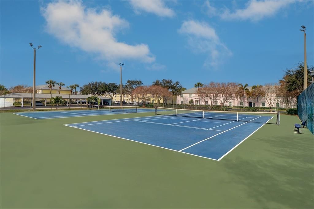 For Sale: $295,000 (1 beds, 1 baths, 858 Square Feet)