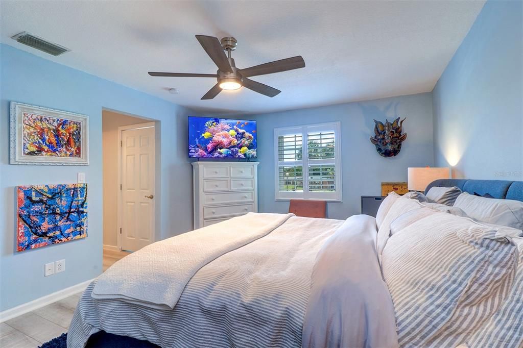 For Sale: $295,000 (1 beds, 1 baths, 858 Square Feet)