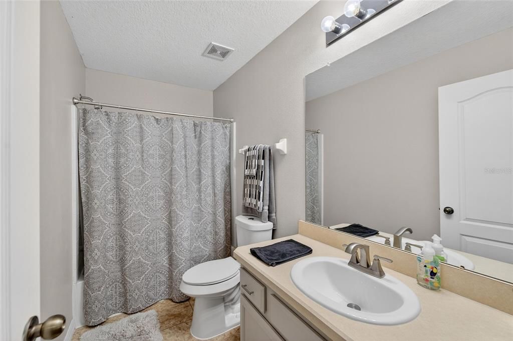 For Sale: $245,000 (3 beds, 2 baths, 1632 Square Feet)