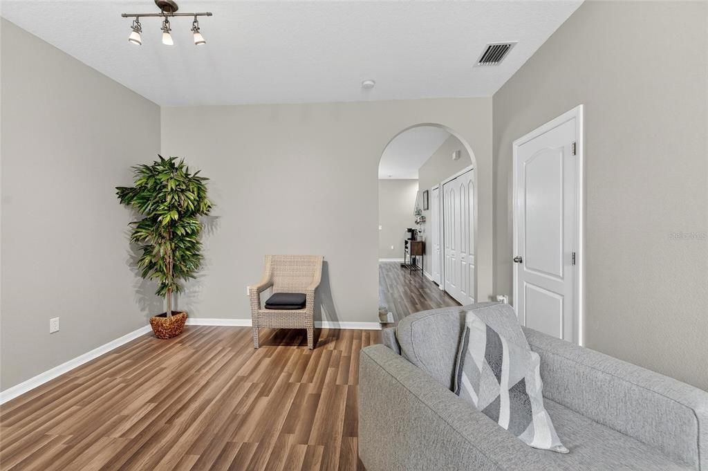 For Sale: $245,000 (3 beds, 2 baths, 1632 Square Feet)