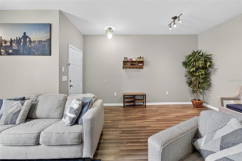 For Sale: $245,000 (3 beds, 2 baths, 1632 Square Feet)