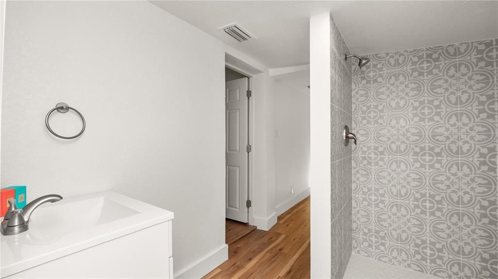 Active With Contract: $239,000 (3 beds, 2 baths, 1272 Square Feet)