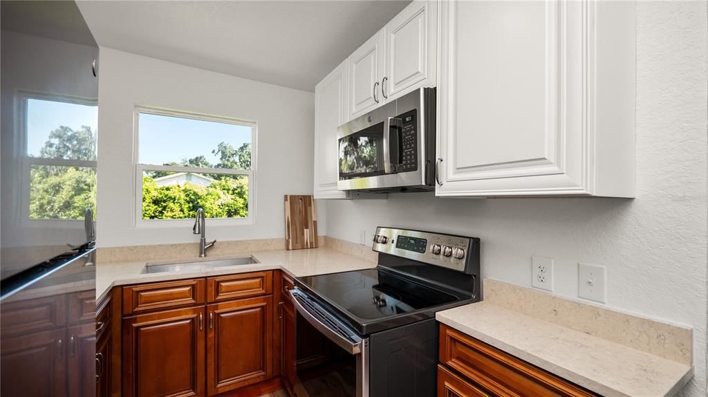 Active With Contract: $239,000 (3 beds, 2 baths, 1272 Square Feet)