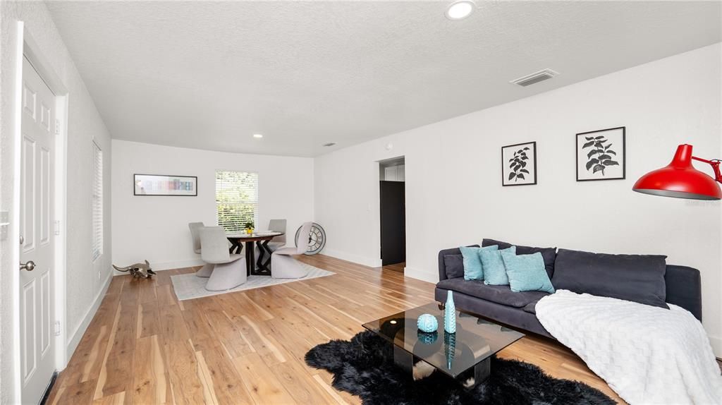 Active With Contract: $239,000 (3 beds, 2 baths, 1272 Square Feet)