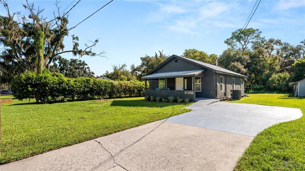 Active With Contract: $239,000 (3 beds, 2 baths, 1272 Square Feet)