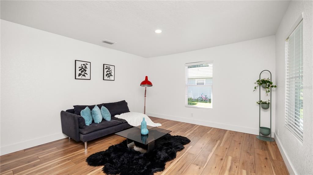 Active With Contract: $239,000 (3 beds, 2 baths, 1272 Square Feet)