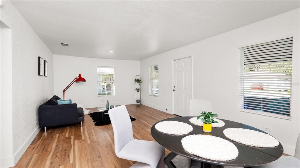 Active With Contract: $239,000 (3 beds, 2 baths, 1272 Square Feet)