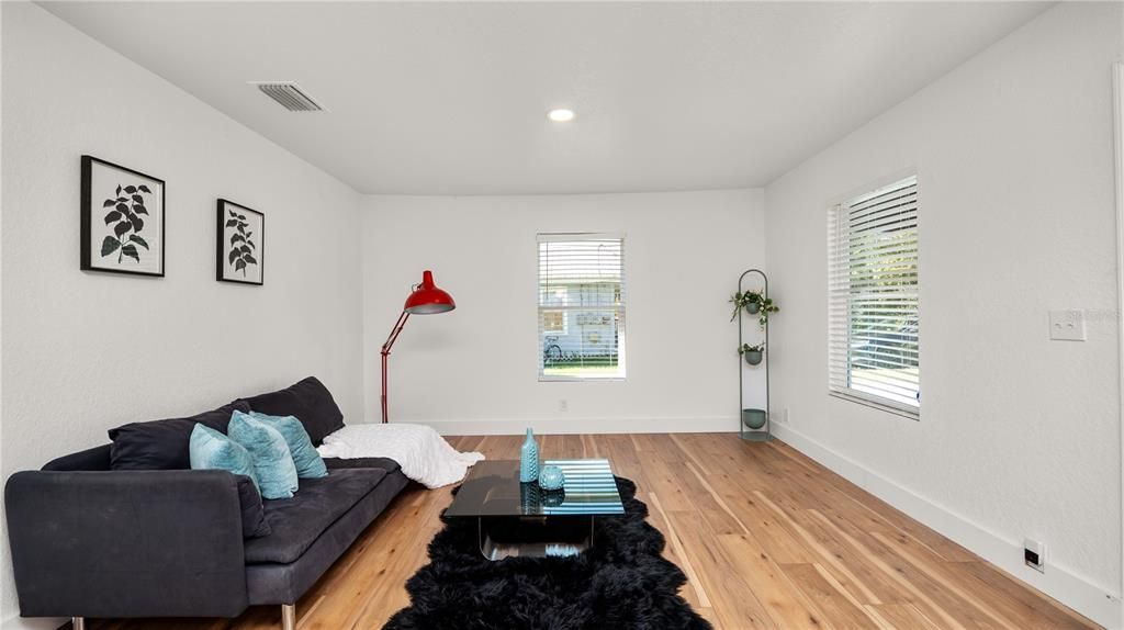 Active With Contract: $239,000 (3 beds, 2 baths, 1272 Square Feet)