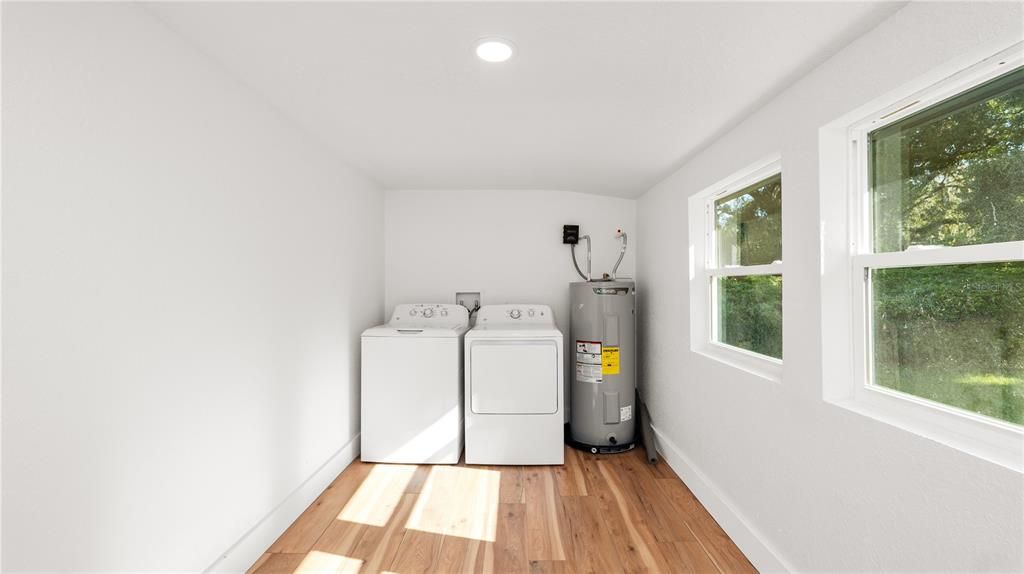 Active With Contract: $239,000 (3 beds, 2 baths, 1272 Square Feet)