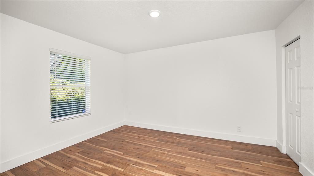 Active With Contract: $239,000 (3 beds, 2 baths, 1272 Square Feet)