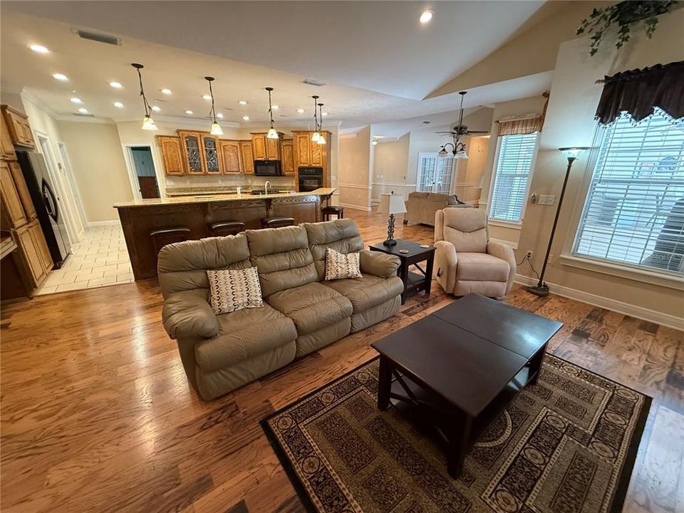 En Renta: $4,000 (5 camas, 5 baños, 4060 Pies cuadrados)