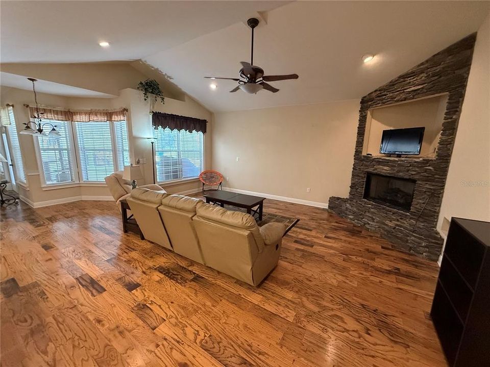 En Renta: $4,000 (5 camas, 5 baños, 4060 Pies cuadrados)