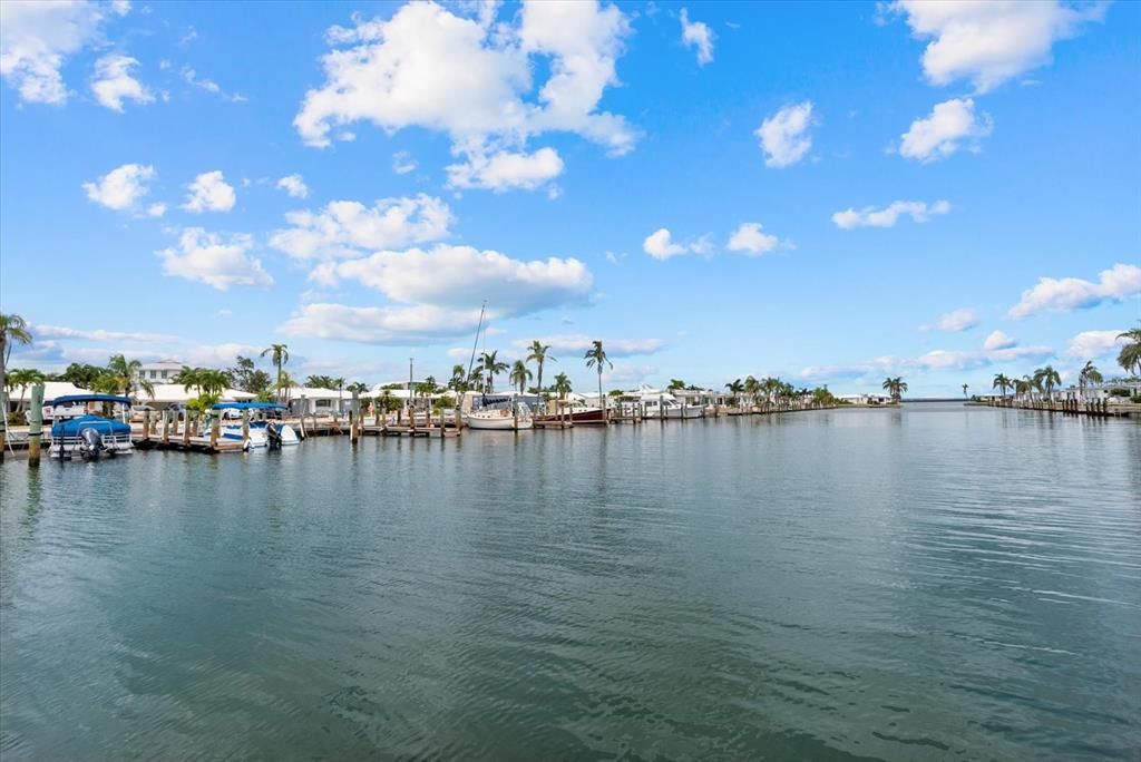 For Sale: $295,000 (2 beds, 2 baths, 1093 Square Feet)