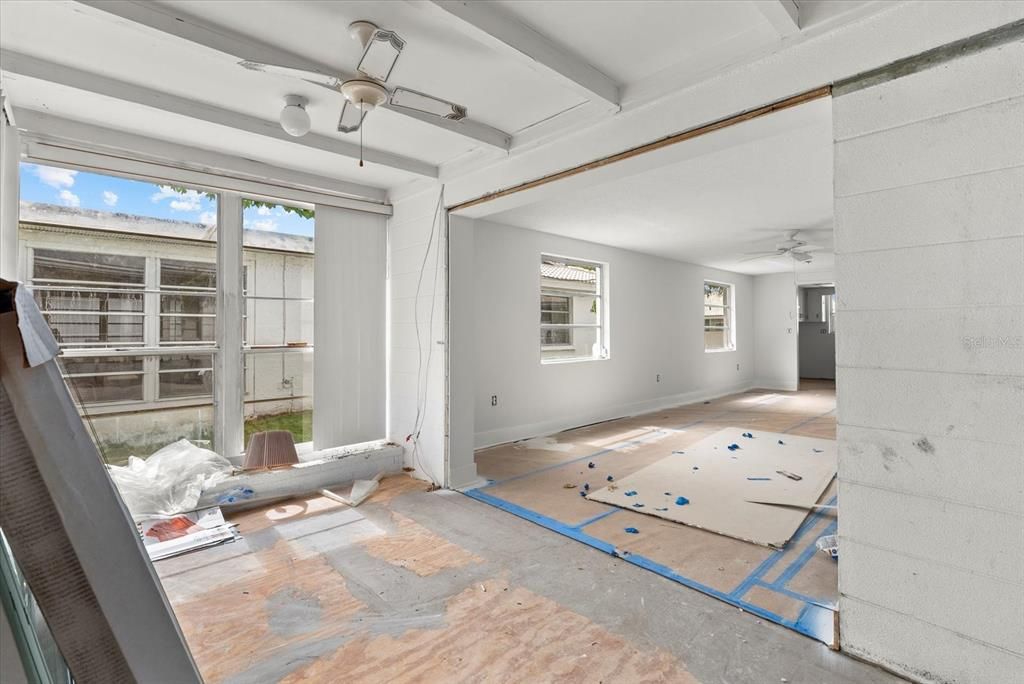 For Sale: $295,000 (2 beds, 2 baths, 1093 Square Feet)