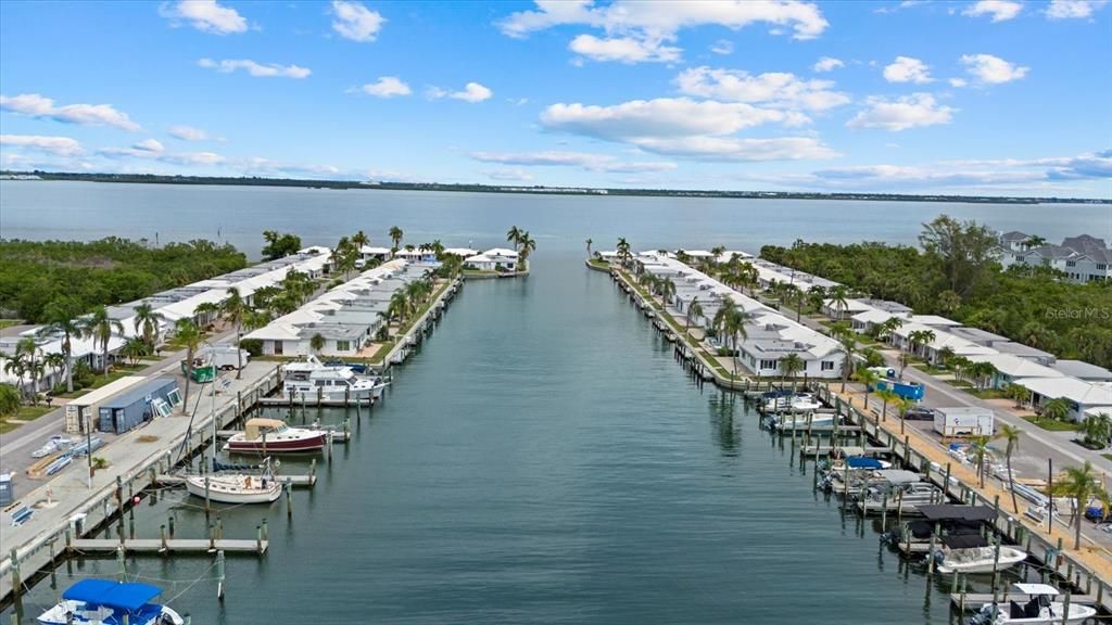 For Sale: $295,000 (2 beds, 2 baths, 1093 Square Feet)