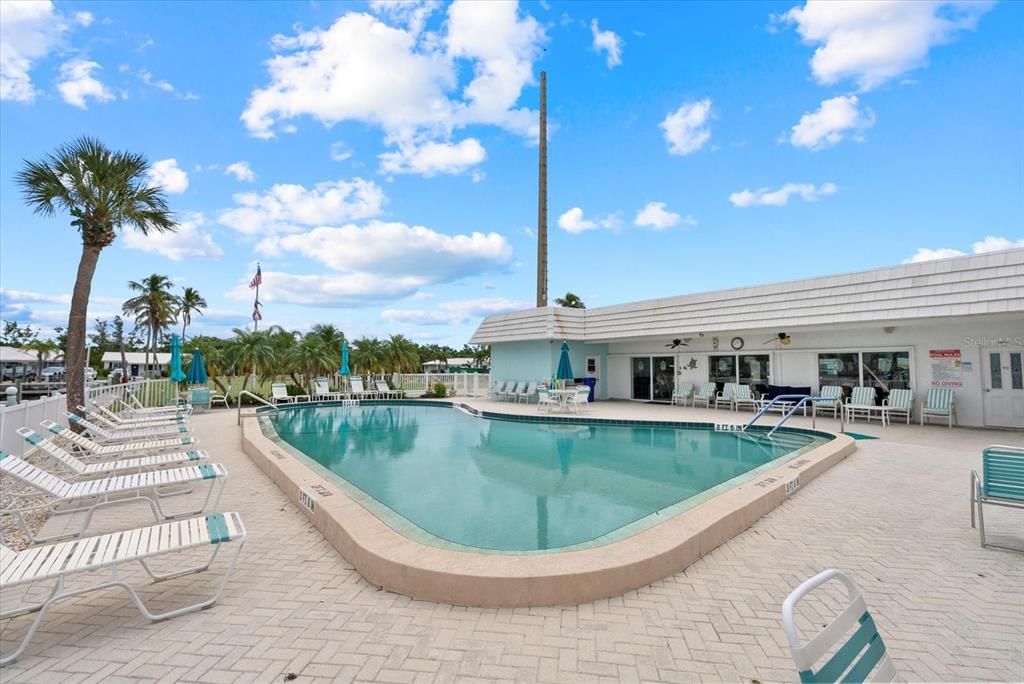 For Sale: $295,000 (2 beds, 2 baths, 1093 Square Feet)