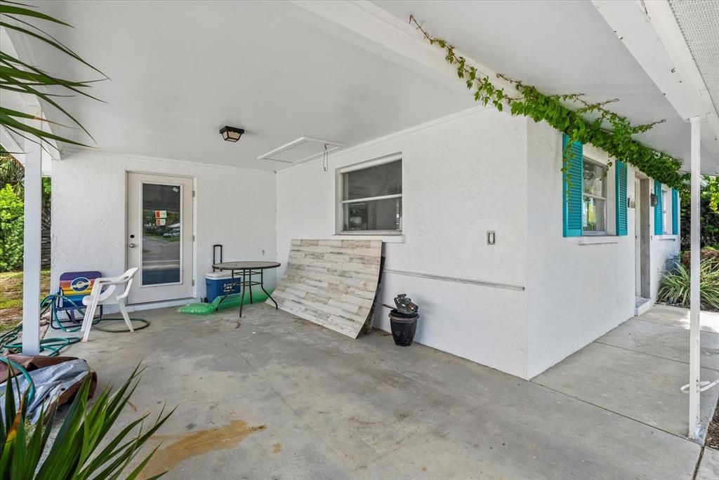 For Sale: $295,000 (2 beds, 2 baths, 1093 Square Feet)